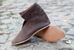 Средневековая обувь и её особенности